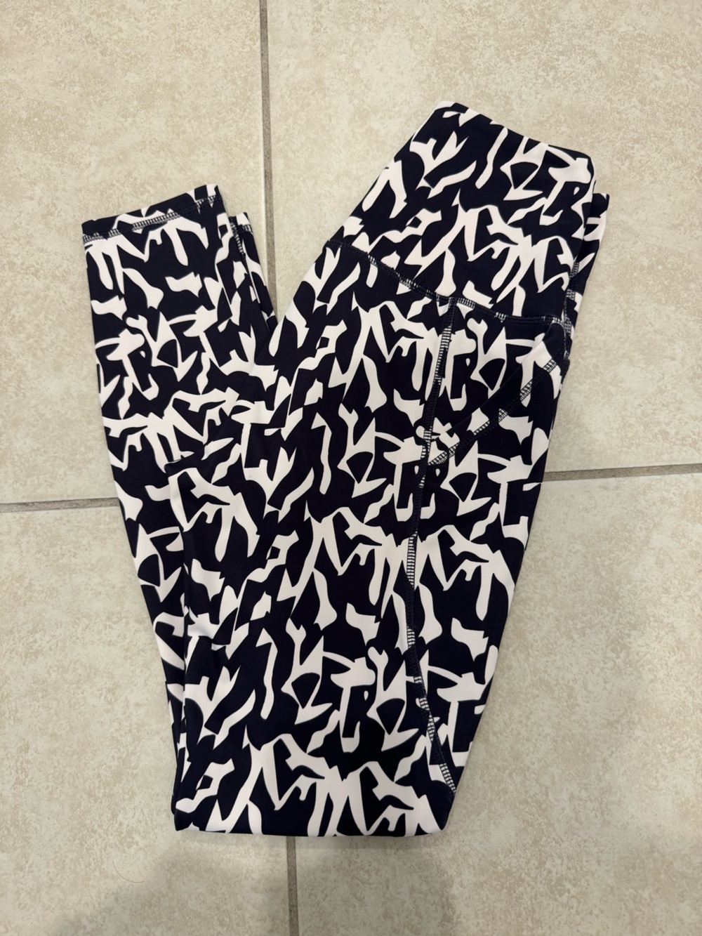 NWOT Move Theology Black & White Abstract Print High-Rise Leggings